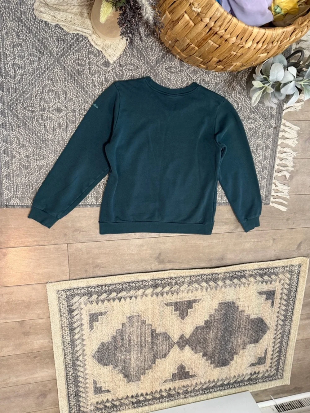Columbia Tweens Dark Teal Crewneck Sweatshirt with Mint Logo Size Medium Unisex